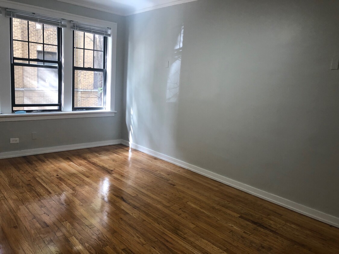 Primary Photo - 2332 W Addison St