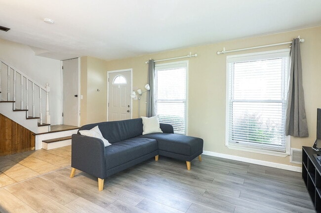 Building Photo - 21S S Fernwood Dr