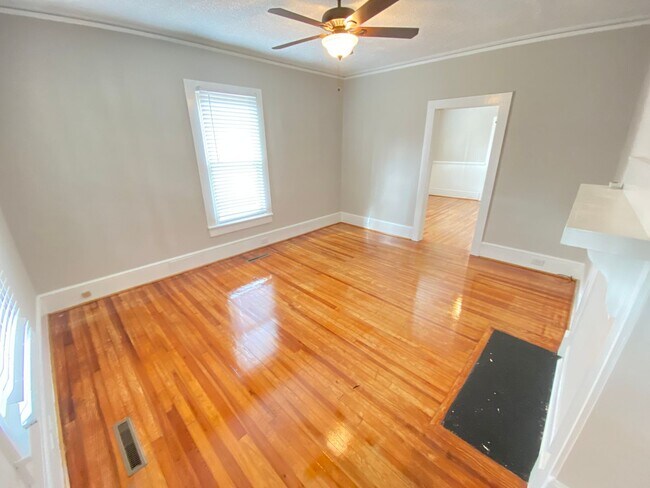 Building Photo - 2Bd/1Ba House Heart of Downtown Kannapolis and 1st St with Fenced Yard, Garage & Storage building
