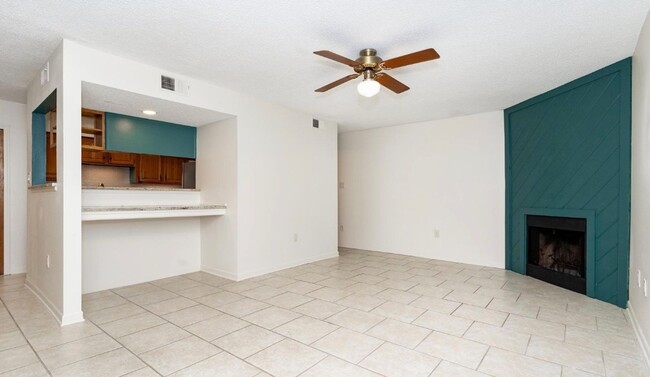 Foto del edificio - Beautiful Townhome Near LSU for Rent