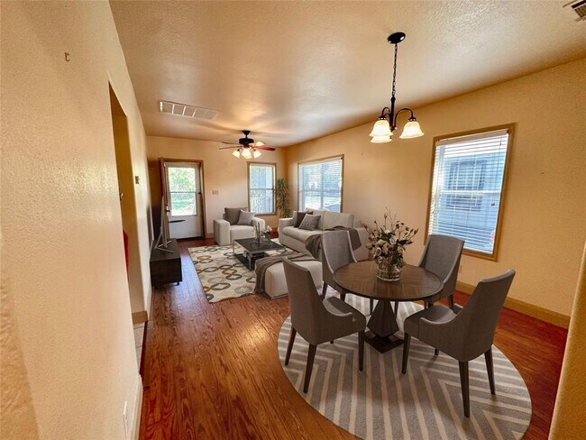 Foto del edificio - 1707 E 21st St
