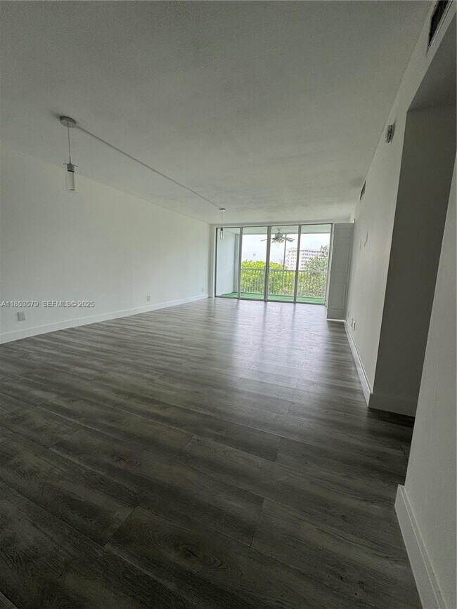 Building Photo - 2940 N Course Dr