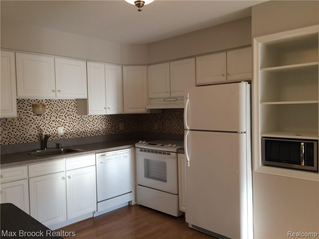 Primary Photo - 928 N Adams Rd