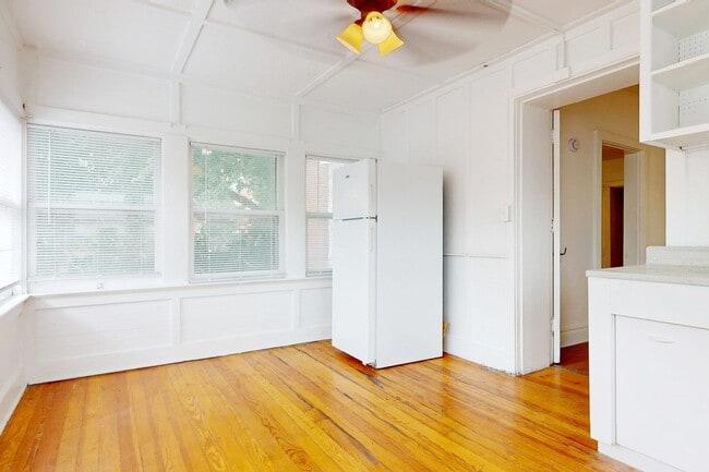 Building Photo - 721 E. Armour