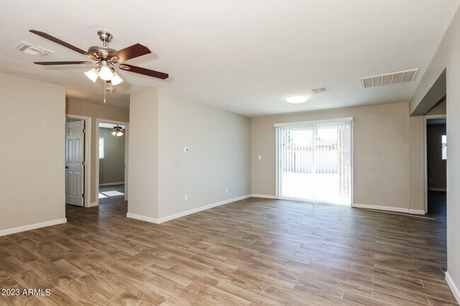 Foto del edificio - 4310 N 27th Dr