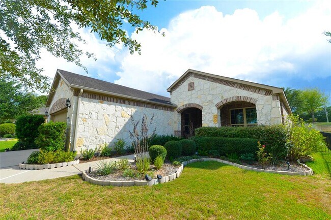 Building Photo - 1211 Majestic Oak