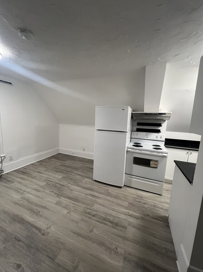 Building Photo - 379 Cooper St