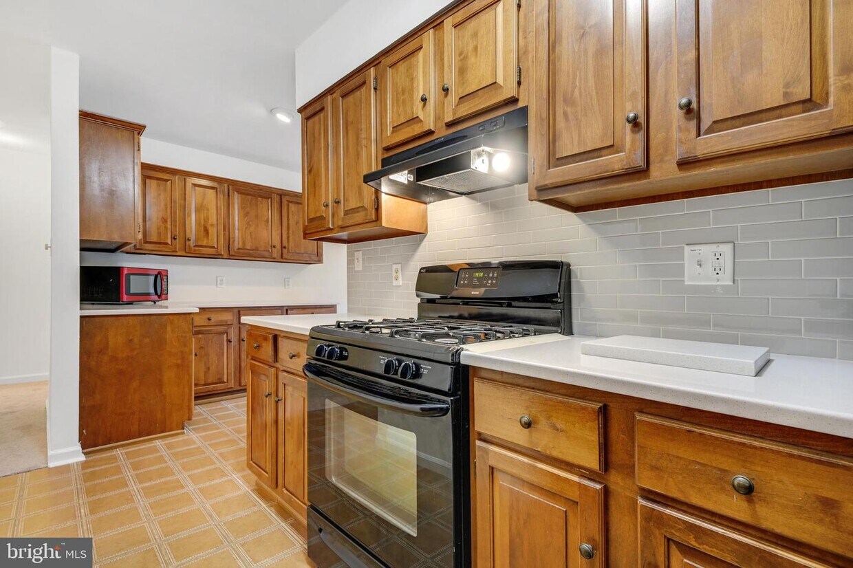 15 Silverwood Cir Unit 11, Annapolis, MD 21403 Room for Rent in