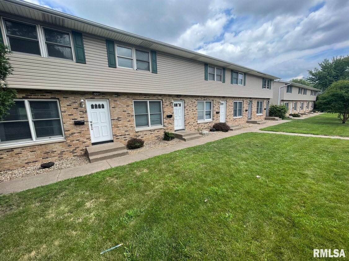 1644 W Washington Blvd, Davenport, IA 52804 Room for Rent in