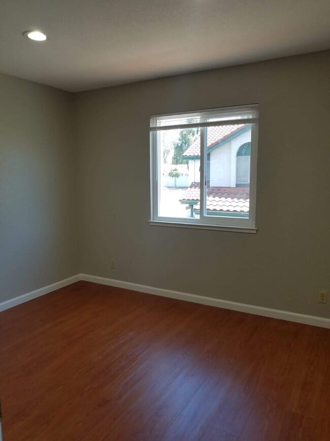 Foto del edificio - 393 Englert Ct