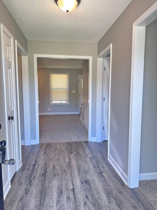 Foto del edificio - 130 Shady Maple Dr