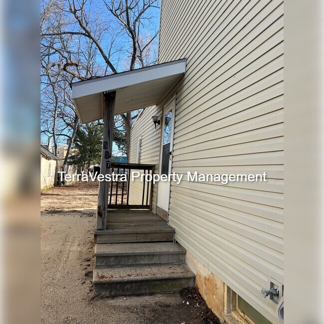 Foto del edificio - 555-557 Columbia Ave