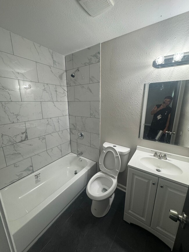 Photo - 1490 Hugenot St House