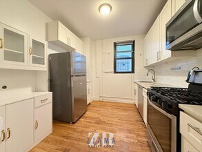 Building Photo - 240 Sullivan Pl
