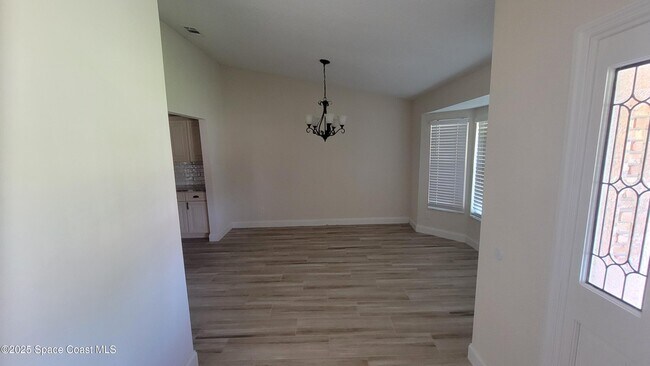 Building Photo - 1209 Bonaventure Dr