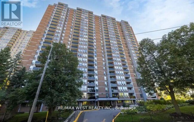 Photo du bâtiment - 85 Emmett Ave