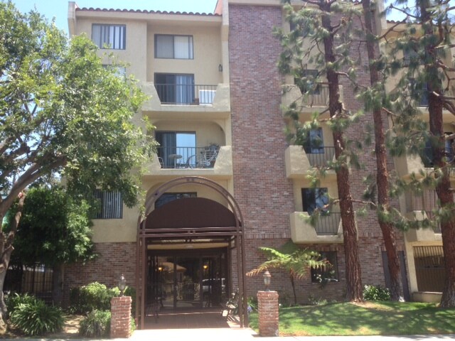 Foto del edificio - 3520 Hughes Ave