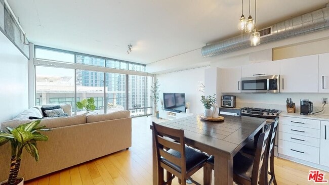 Photo - 1100 S Hope St Apartment