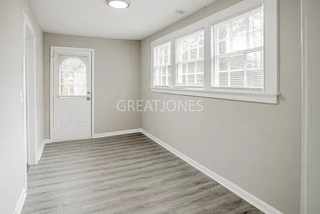 Building Photo - 2947 Tip Top Dr