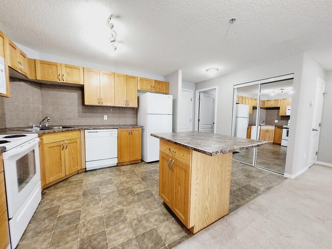 Building Photo - 330 Clareview Station Dr NW