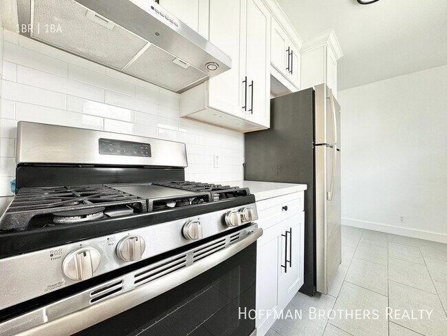 Foto del edificio - 328 N Kingsley Dr