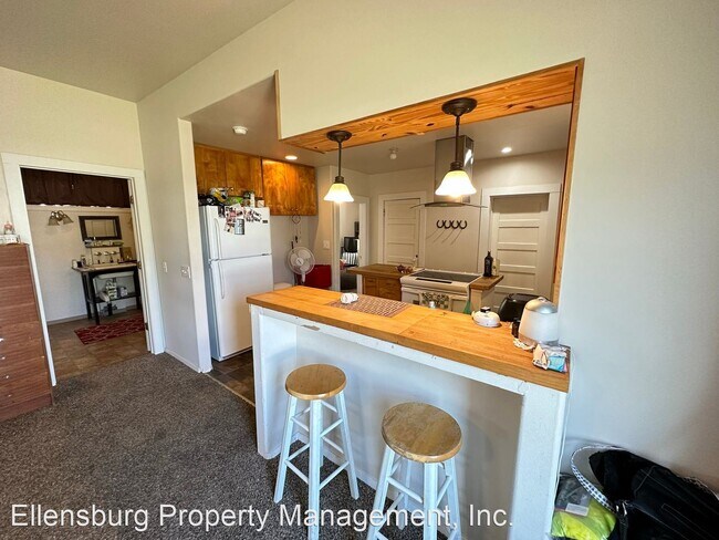 Foto del edificio - 2 br, 1 bath House - 1400 E Capitol Ave.