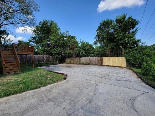 Plenty of parking - 1306 N Mangum St