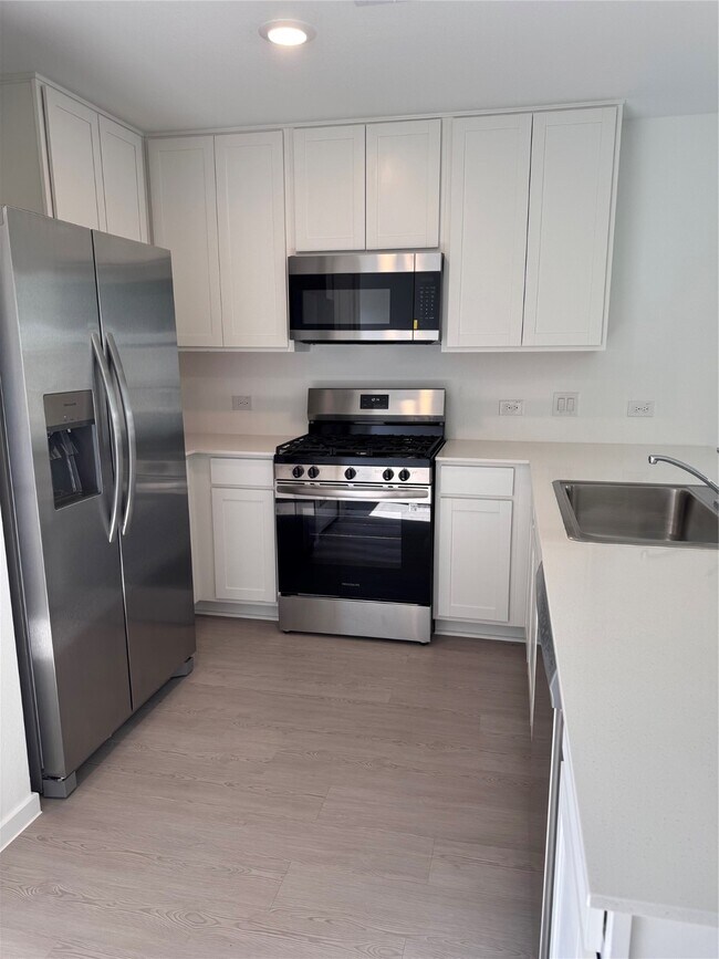 Building Photo - 3088 Fantasy Ter Dr