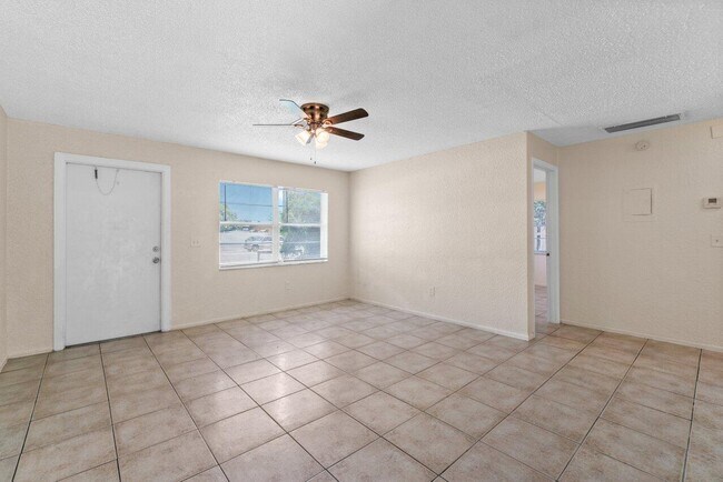 Foto del edificio - 4758 Gulfstream Rd