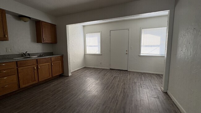 Foto del edificio - 9528 McIntosh Ave