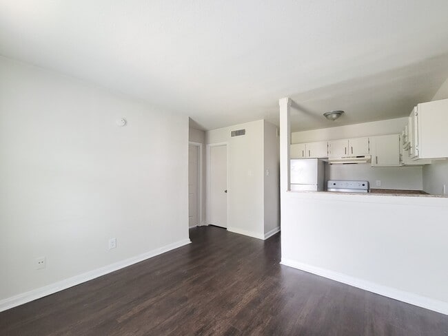 Building Photo - 101 Brookside Ln