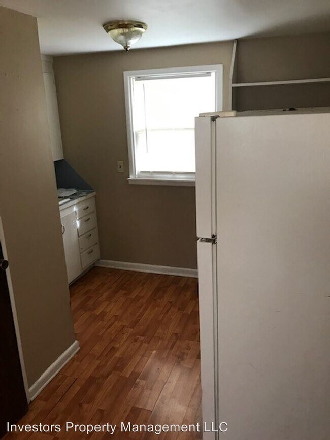 Foto del edificio - Studio, 1 bath House - 443 1/2 Elm Ave