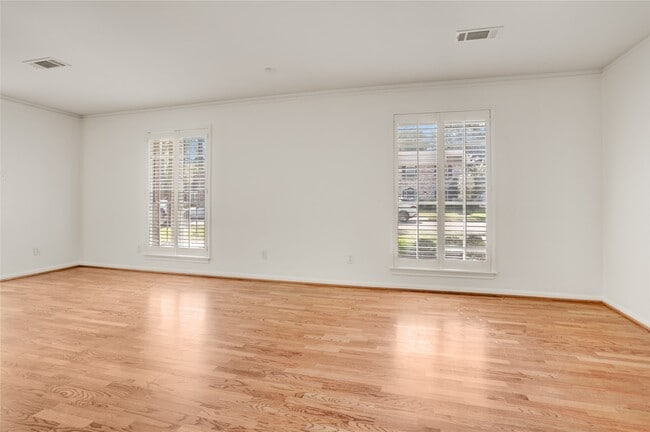 Foto del edificio - 14506 Carolcrest Dr