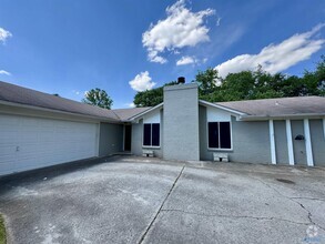 Building Photo - 110 Leathertree Ln