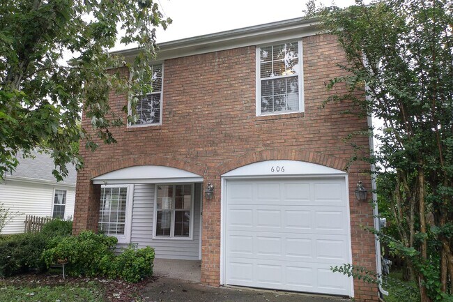 Foto del edificio - AVAILABLE NOW! 3-Bed/2.5-Bath Cottage in F...