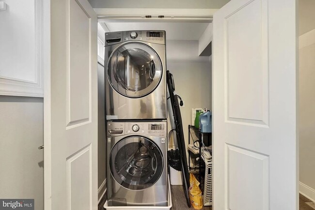 Building Photo - Newly Renovated Single Family home with Off Street Parking