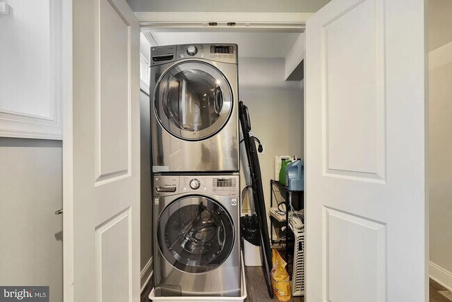 Foto del edificio - Newly Renovated Single Family home with Off Street Parking