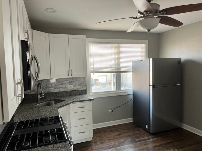 Foto del edificio - 2446 N Harlem Ave