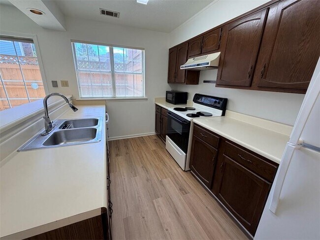 Foto del edificio - 5556 Clover Rise Ln