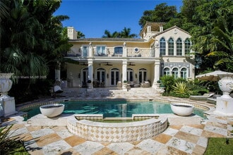 Building Photo - 5801 Pine Tree Dr