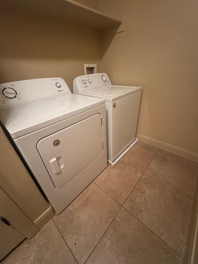 Building Photo - Millcreek Springs Townhome