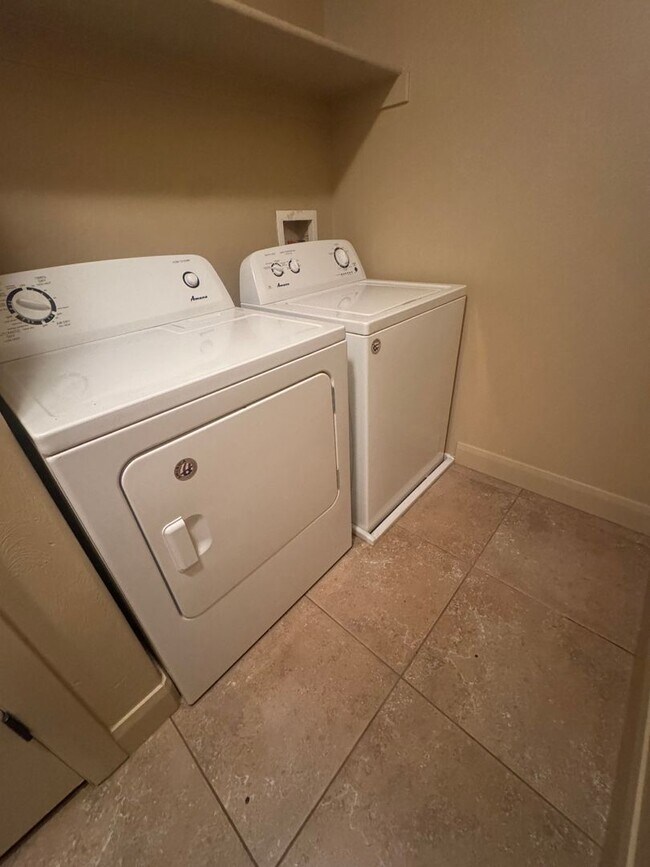 Foto del edificio - Millcreek Springs Townhome