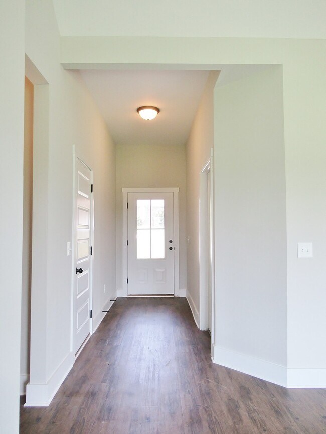 Building Photo - Home in Pleasant Grove... Available to View Now!!!