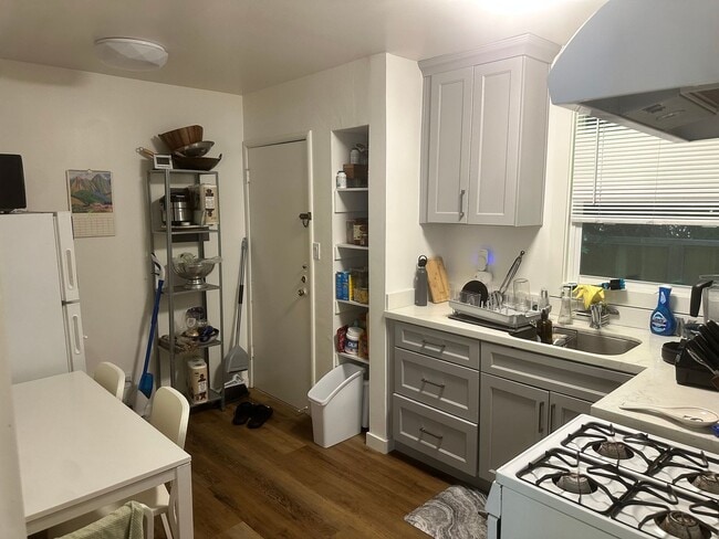 Building Photo - 2114 Ward St