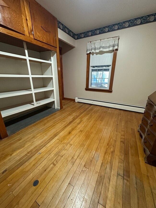 Building Photo - 4 Maple Ave