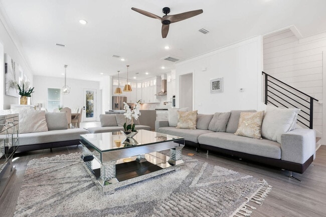 Building Photo - 120 Dune Dr