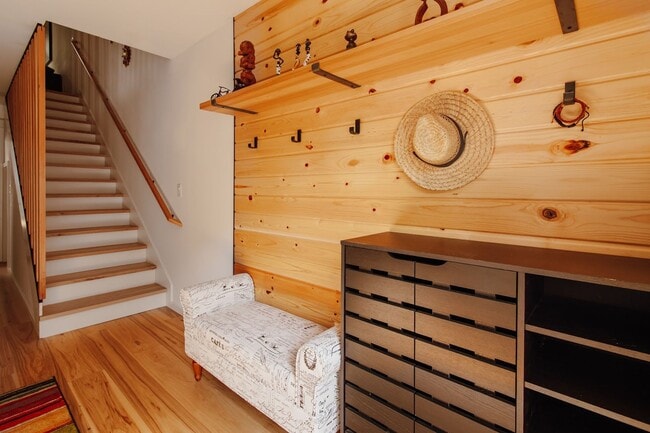 Foto del edificio - Modern 3 Bed, 3.5 Bath Townhouse for Rent