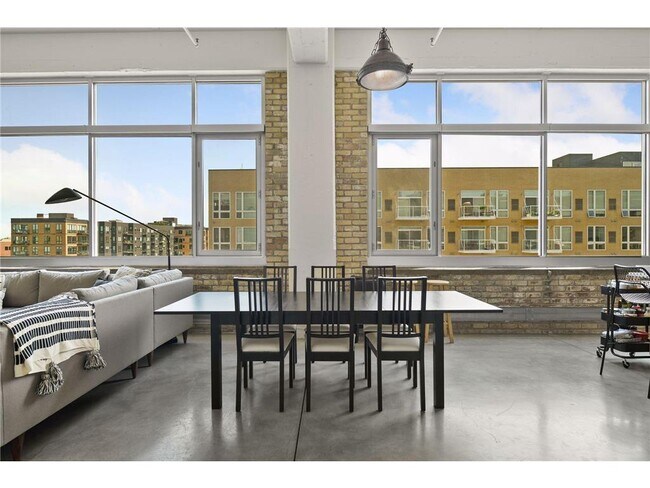 Building Photo - 700 N Washington Ave