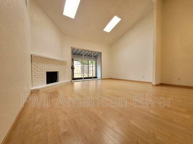 Building Photo - 813 Florin Rd