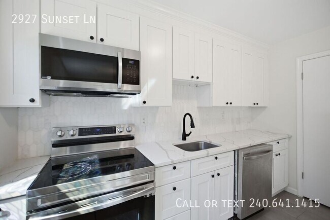 Foto del edificio - 2927 Sunset Ln